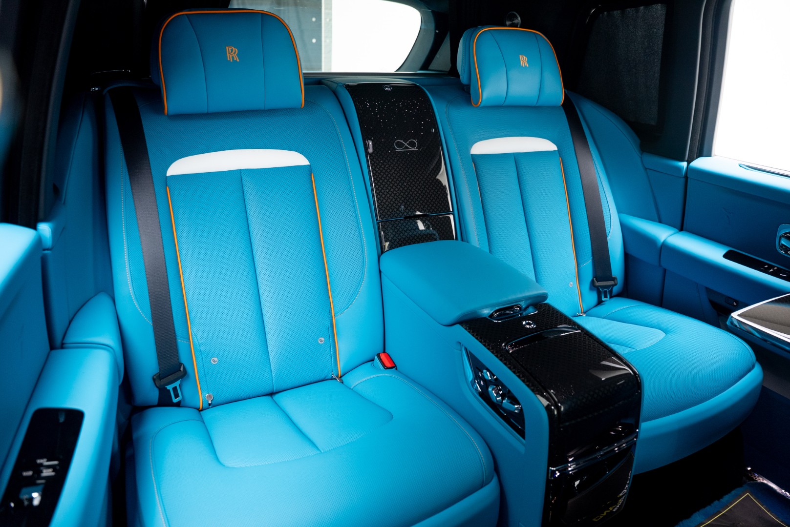 2025 ROLLS ROYCE CULLINAN |BLACK BADGE | BESPOKE AUDIO SYSTEM | FULL OPTION